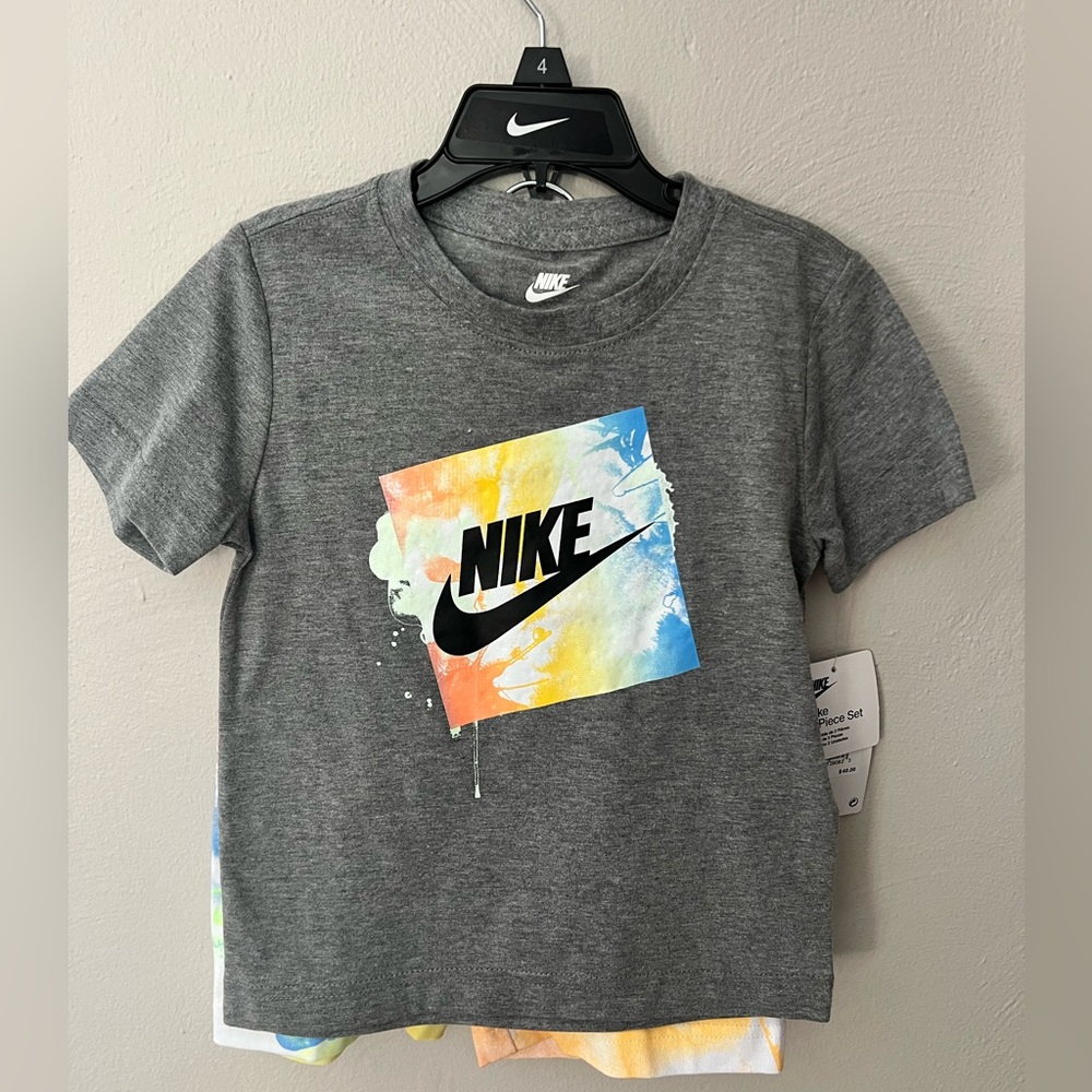NWT NIKE Boys 2 piece short set
